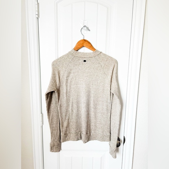 Gaiam Sweater Top Size Medium - Picture 2 of 2